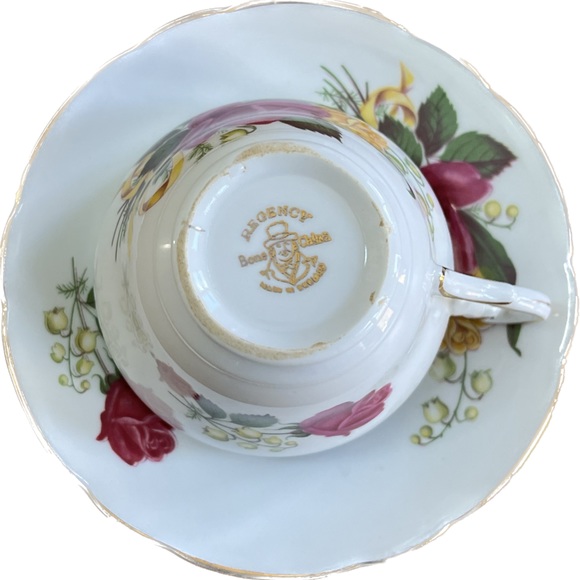 🎈2/$30 - REGENCY Bone China TEACUP & SAUCER. Roses & Lily of the Valley. - Picture 3 of 8